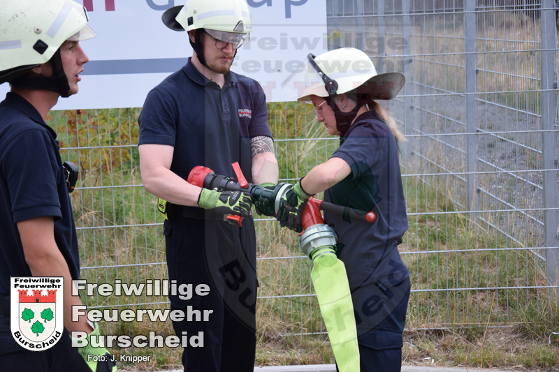 Einsatzübung im Gewerbegebiet Straßerhof